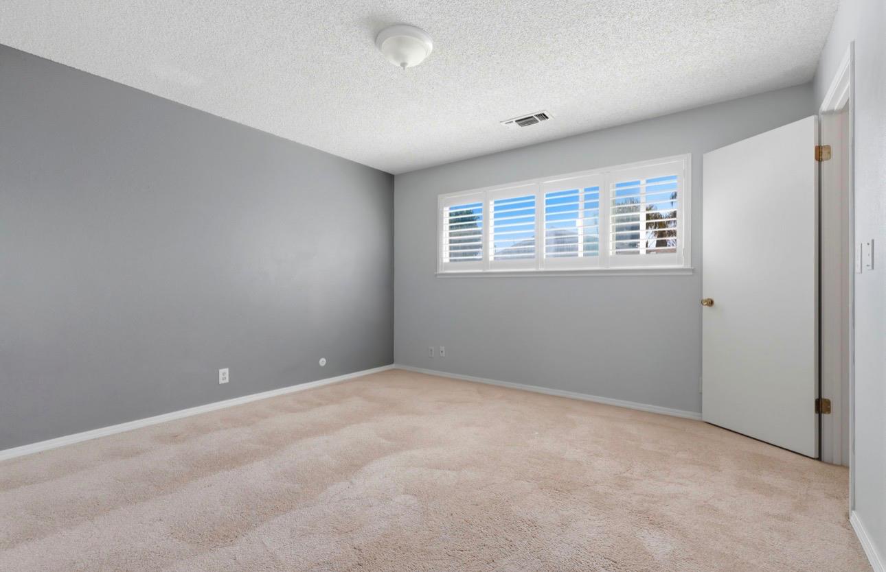 337 E Deodar Ln, Lemoore, CA 93245