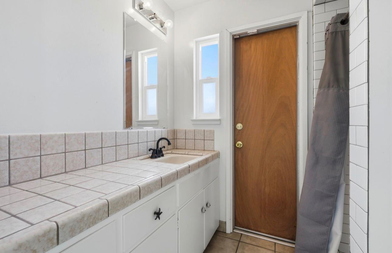 337 E Deodar Ln, Lemoore, CA 93245