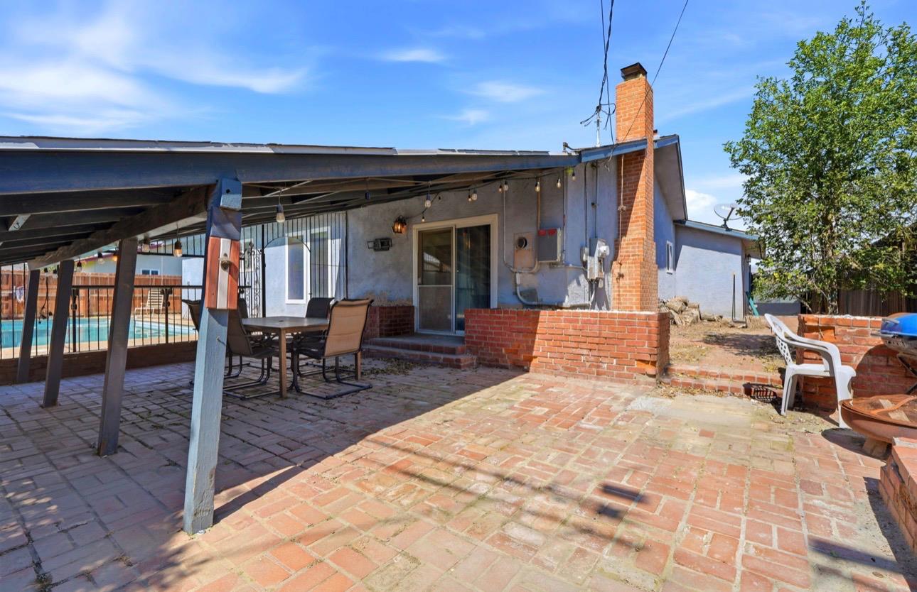 337 E Deodar Ln, Lemoore, CA 93245