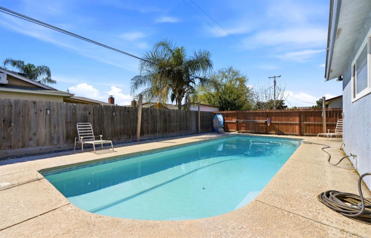 337 E Deodar Ln, Lemoore, CA 93245