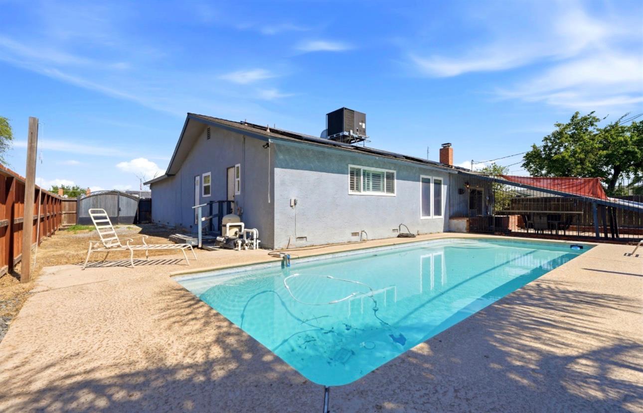 337 E Deodar Ln, Lemoore, CA 93245