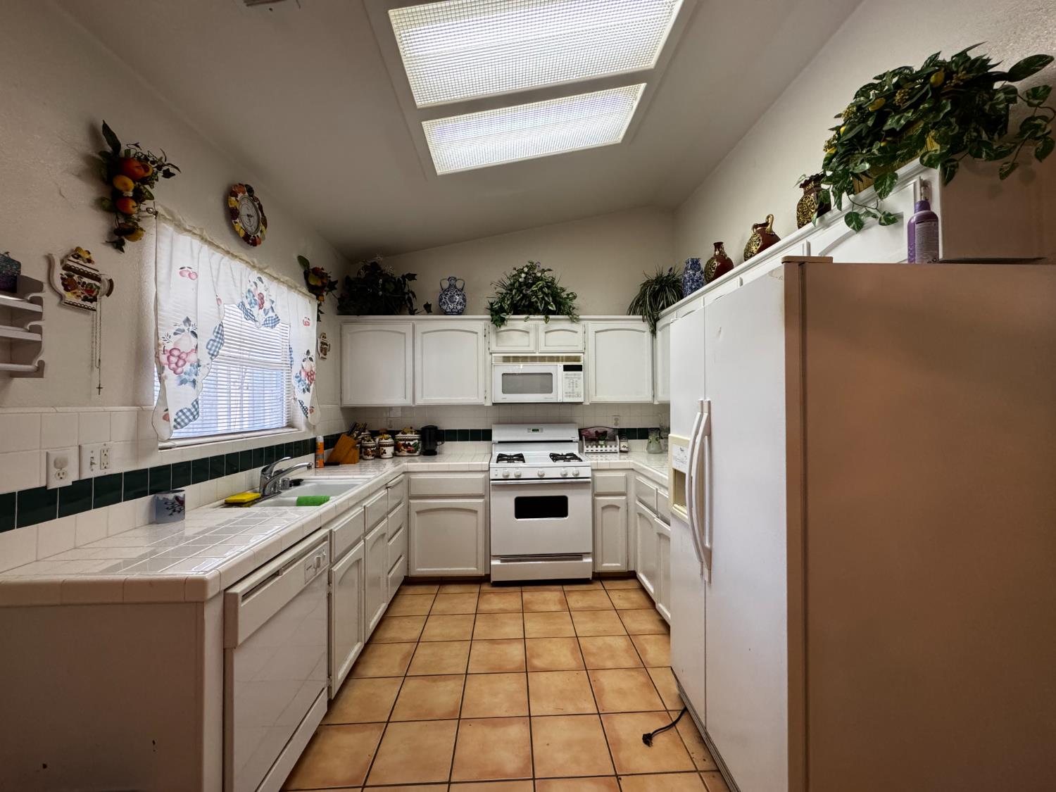 435 Blueridge Dr, Madera, CA 93637