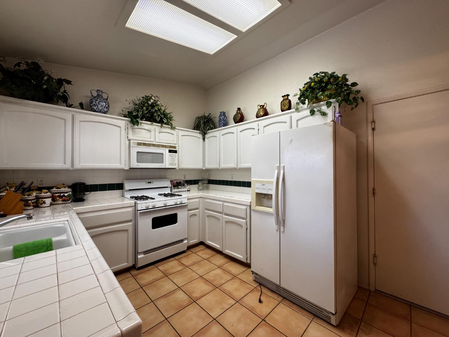 435 Blueridge Dr, Madera, CA 93637