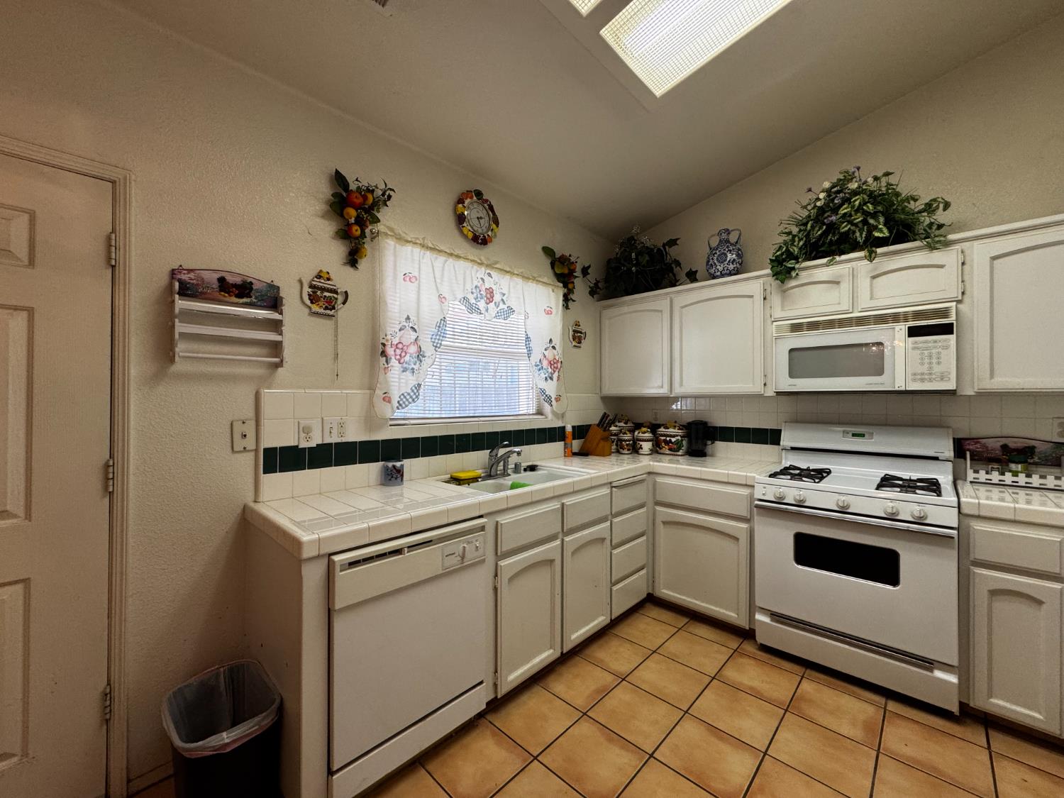 435 Blueridge Dr, Madera, CA 93637