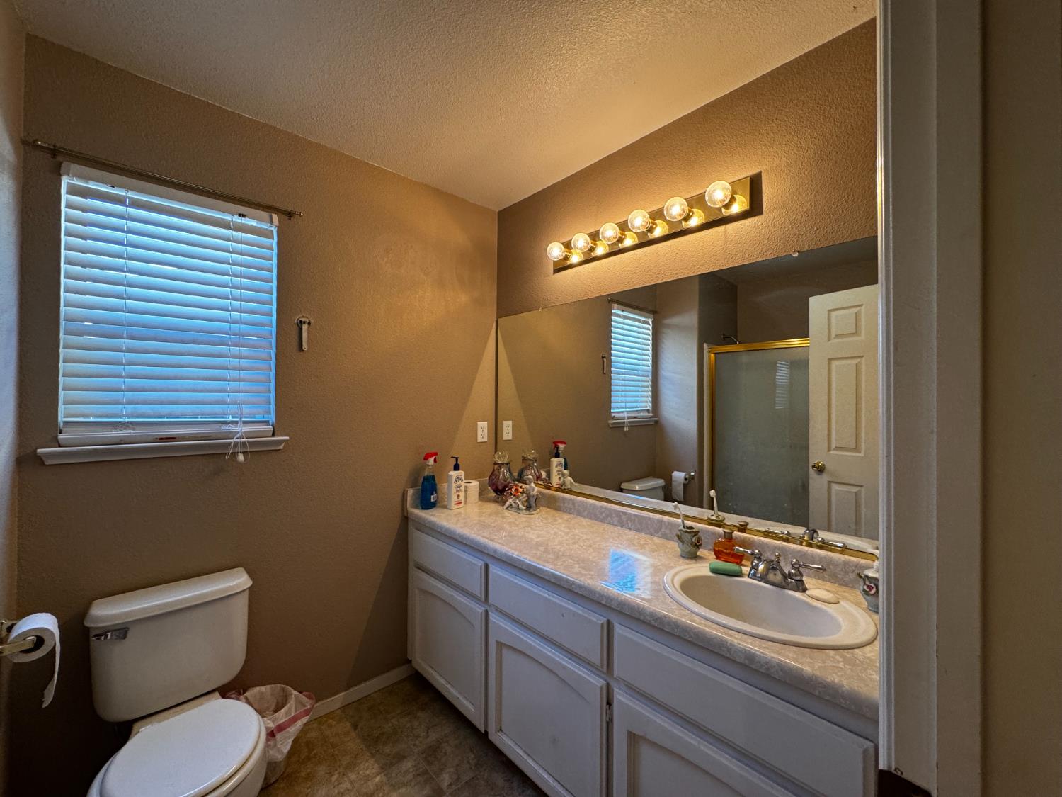 435 Blueridge Dr, Madera, CA 93637