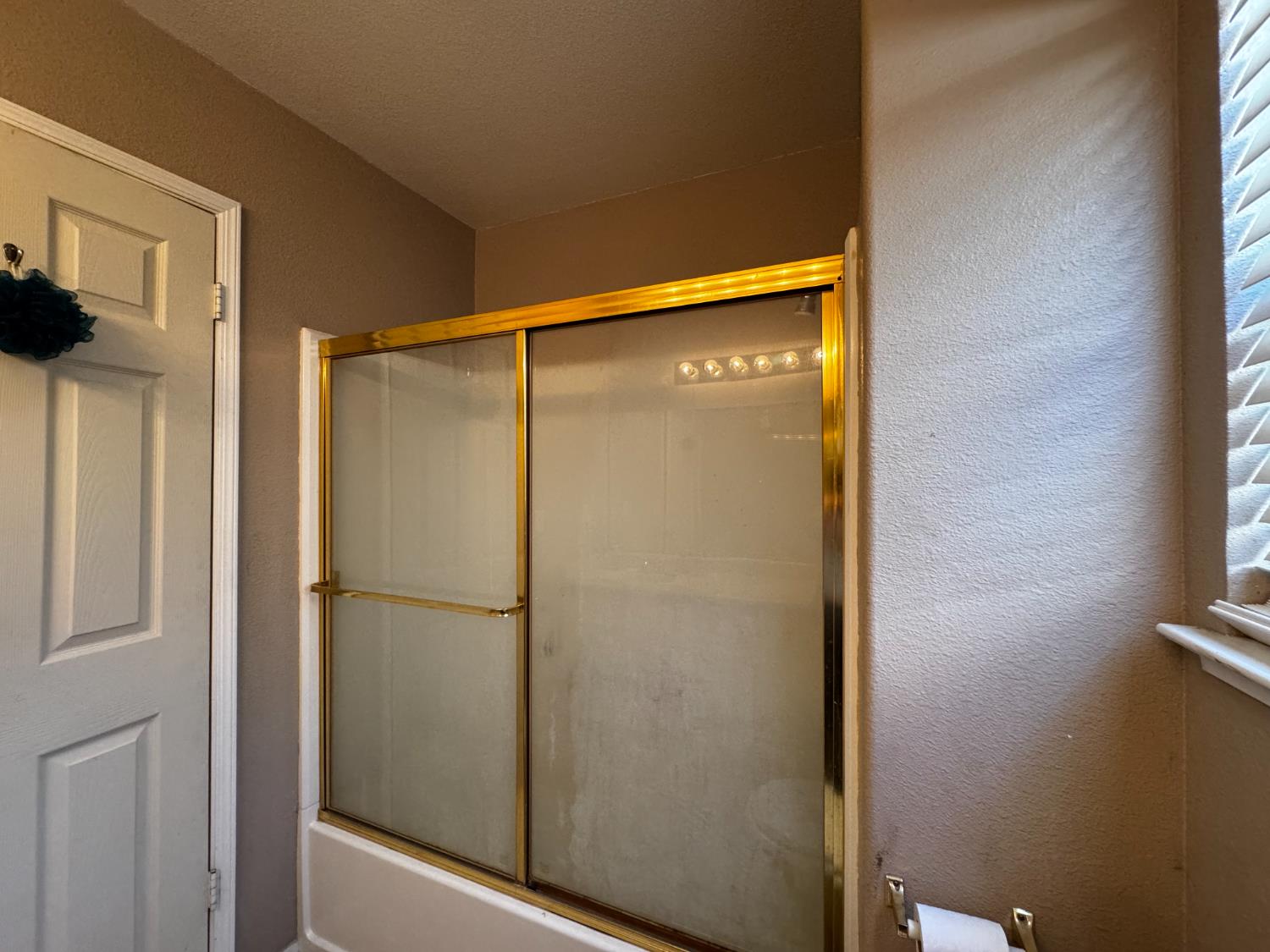 435 Blueridge Dr, Madera, CA 93637