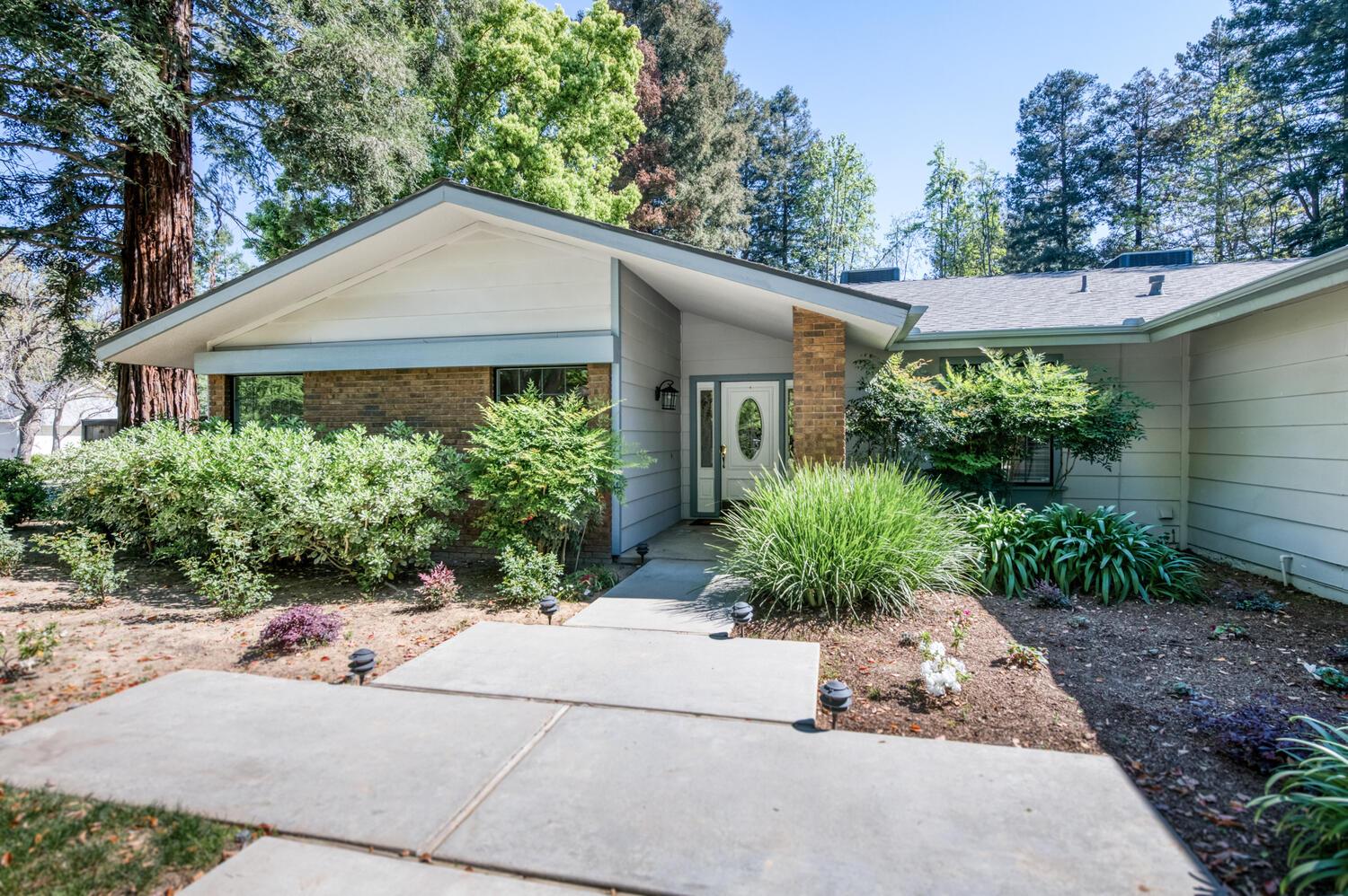 6702 N Dolores Ave, Fresno, CA 93711