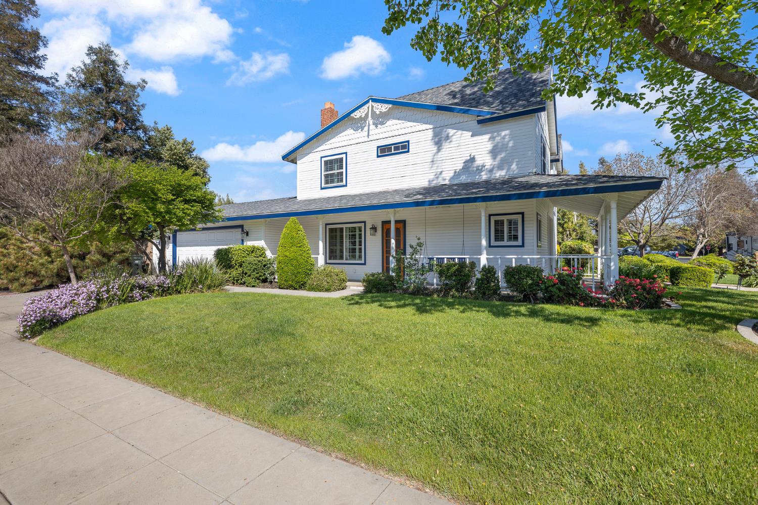 3074 Burgan Ave, Clovis, CA 93611