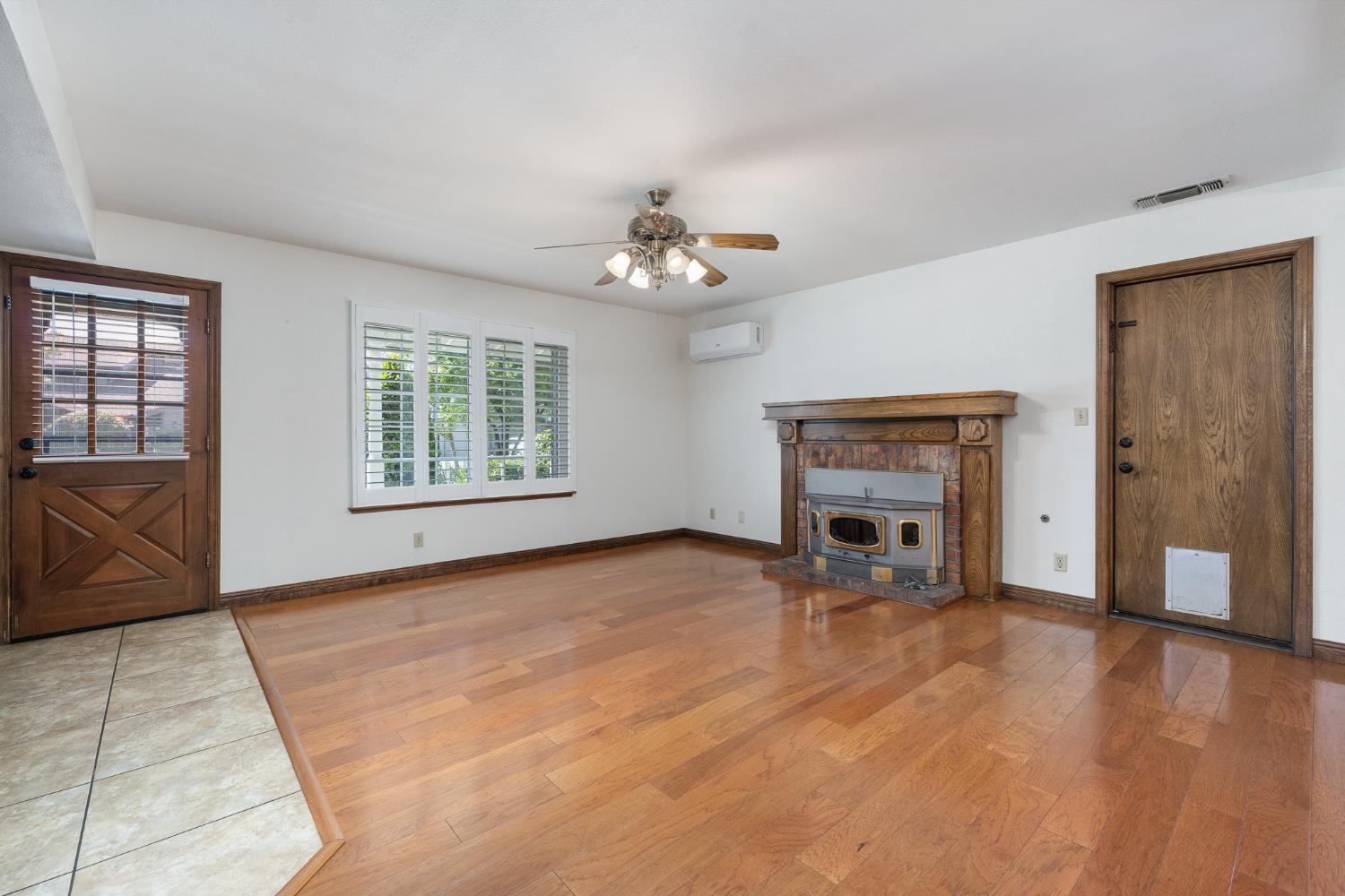 3074 Burgan Ave, Clovis, CA 93611