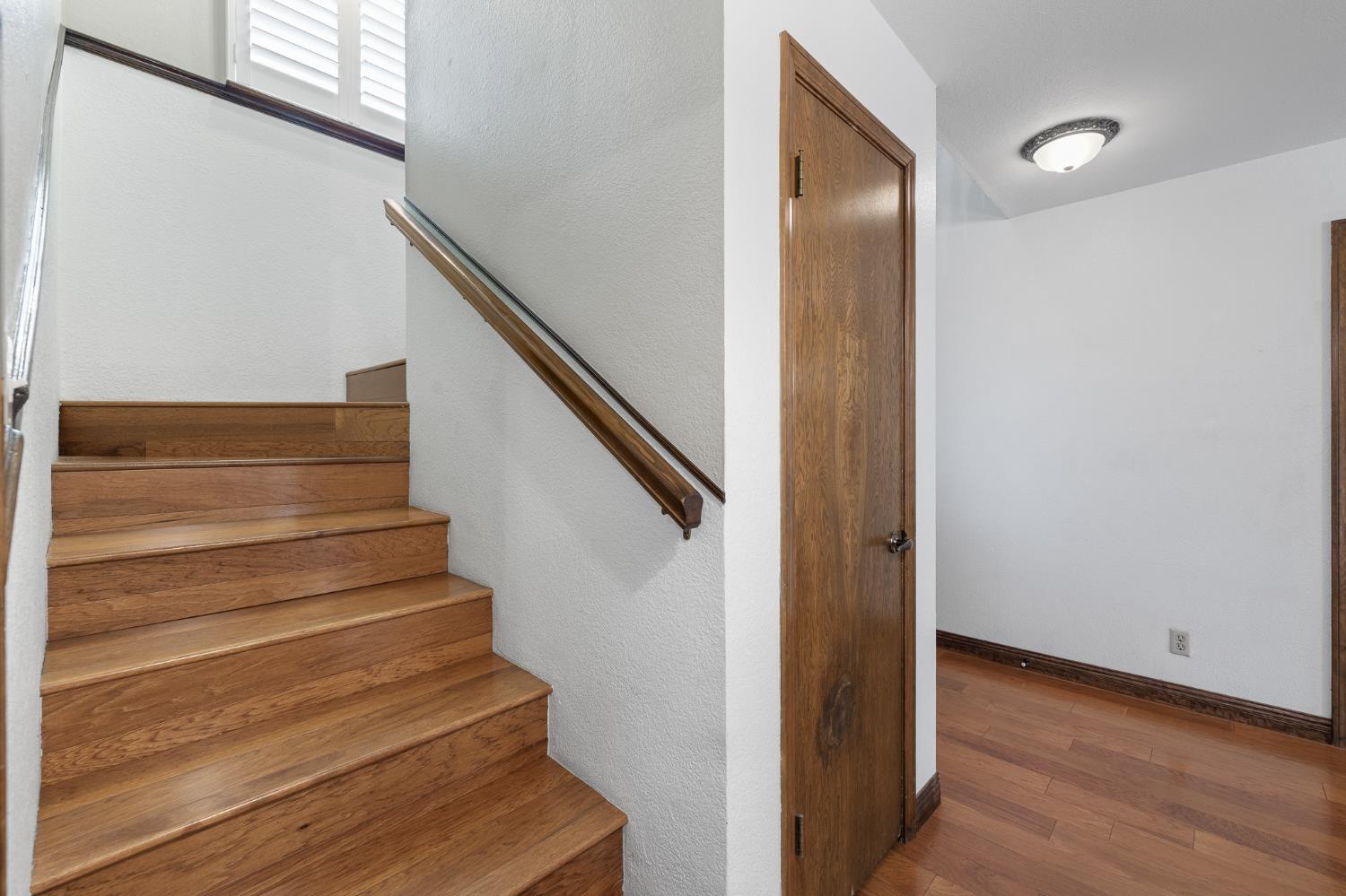 3074 Burgan Ave, Clovis, CA 93611