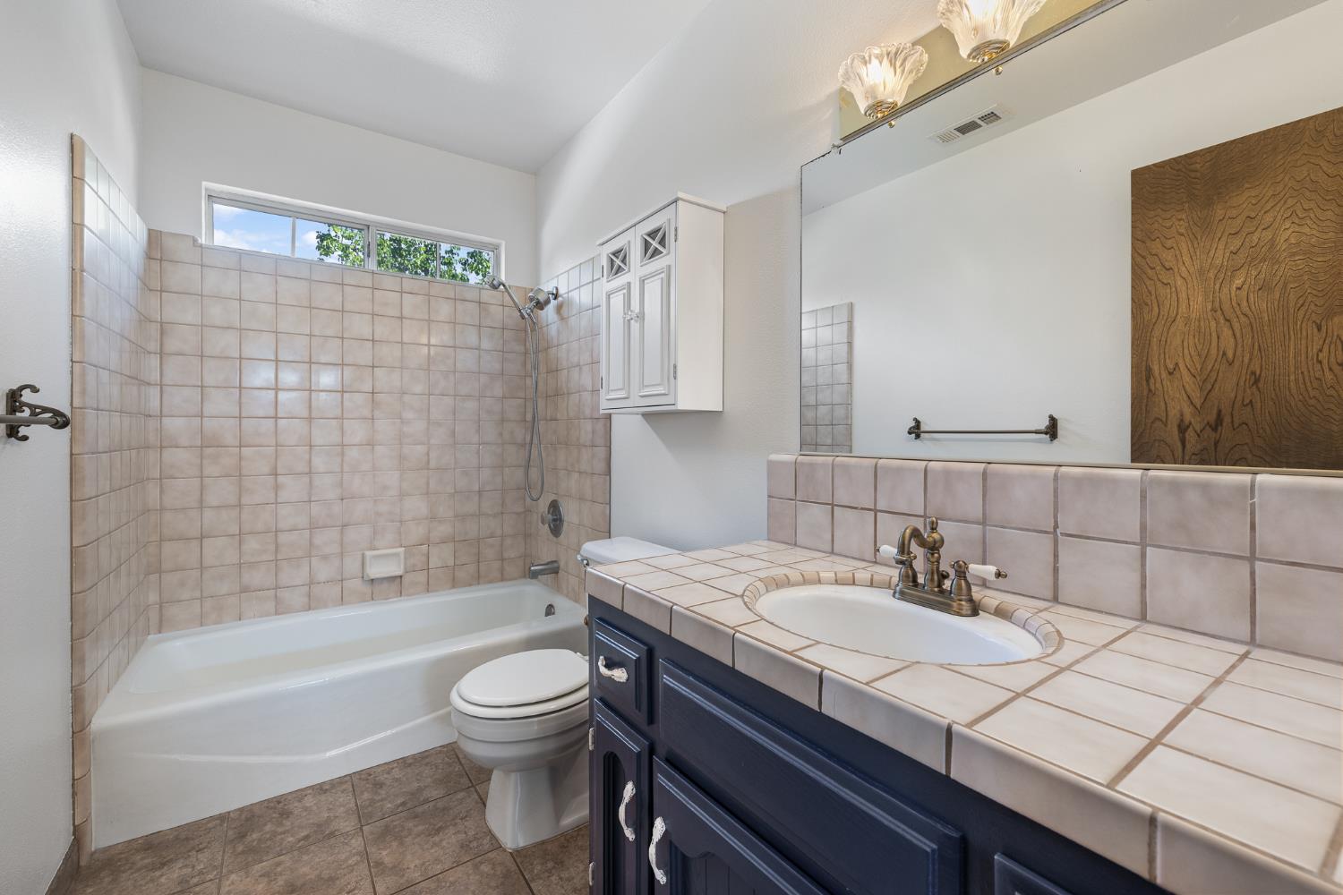 3074 Burgan Ave, Clovis, CA 93611