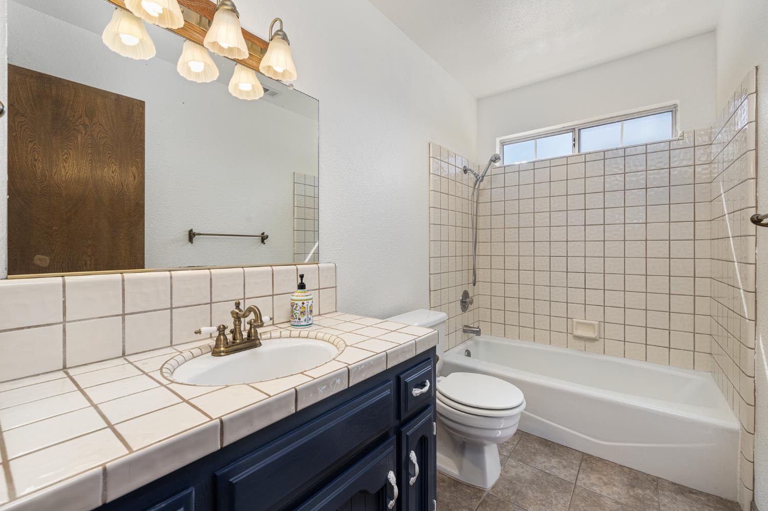 3074 Burgan Ave, Clovis, CA 93611