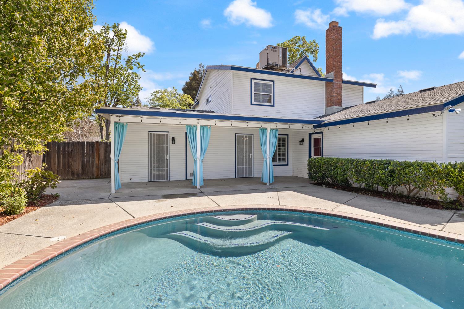 3074 Burgan Ave, Clovis, CA 93611