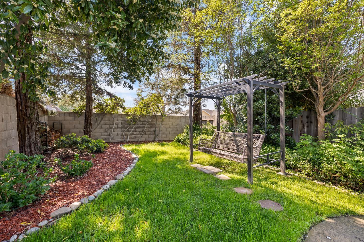 3074 Burgan Ave, Clovis, CA 93611