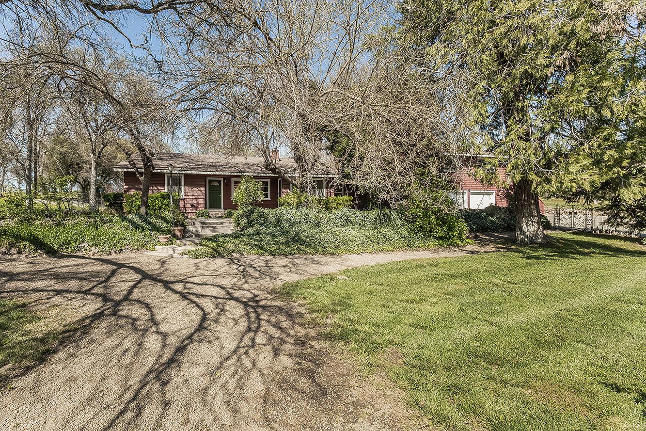 31638 Lodge Rd, Auberry, CA 93602