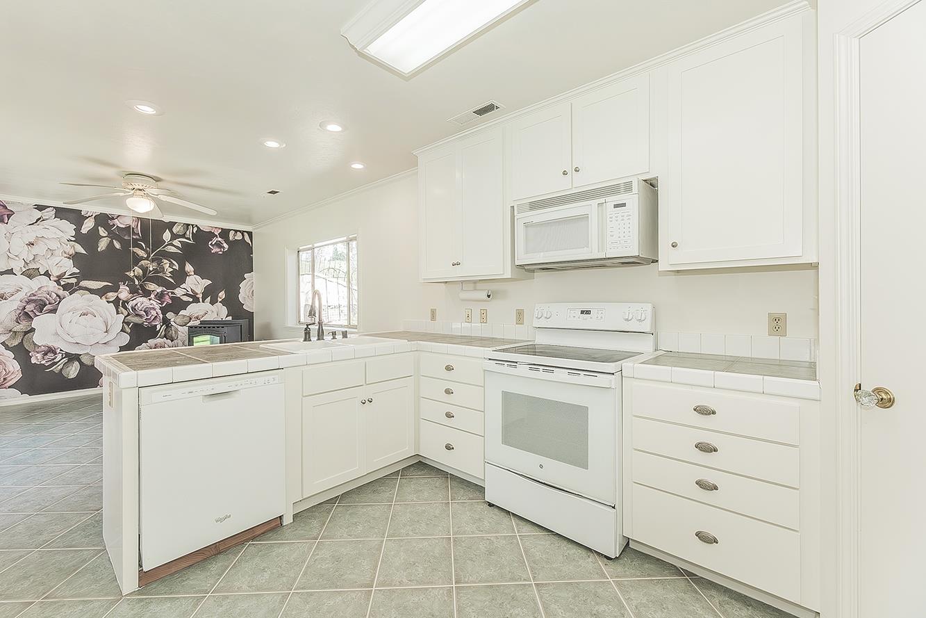 31638 Lodge Rd, Auberry, CA 93602