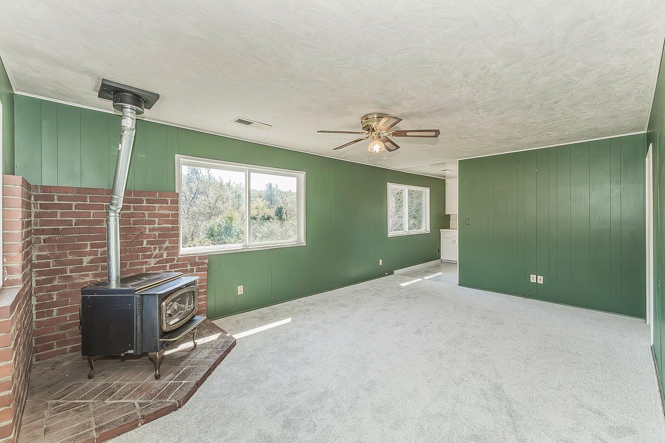 31638 Lodge Rd, Auberry, CA 93602