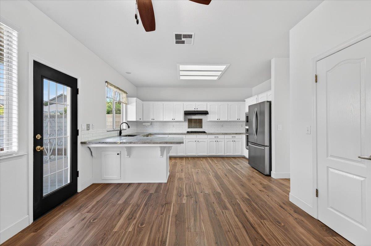 1942 E Desert Island Dr, Fresno, CA 93730