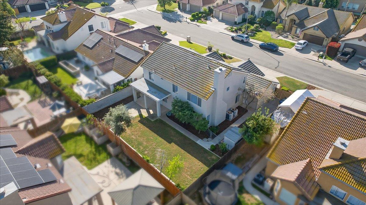 1942 E Desert Island Dr, Fresno, CA 93730