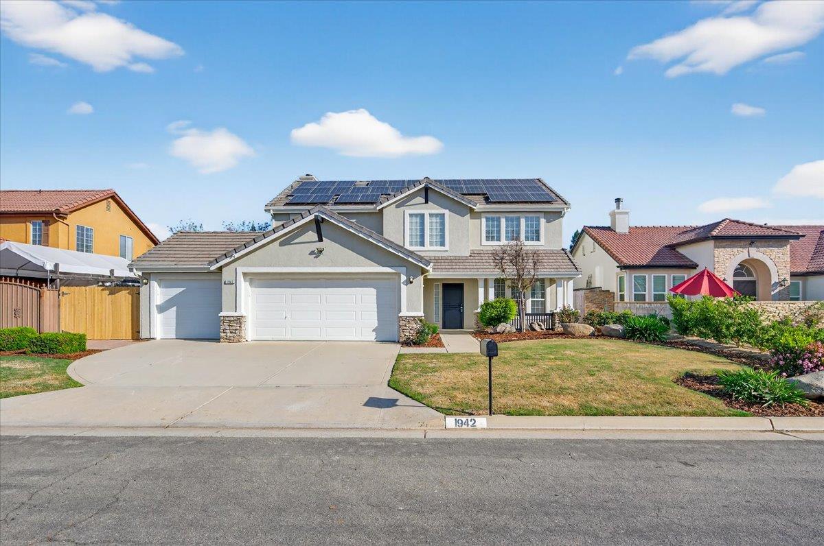 1942 E Desert Island Dr, Fresno, CA 93730