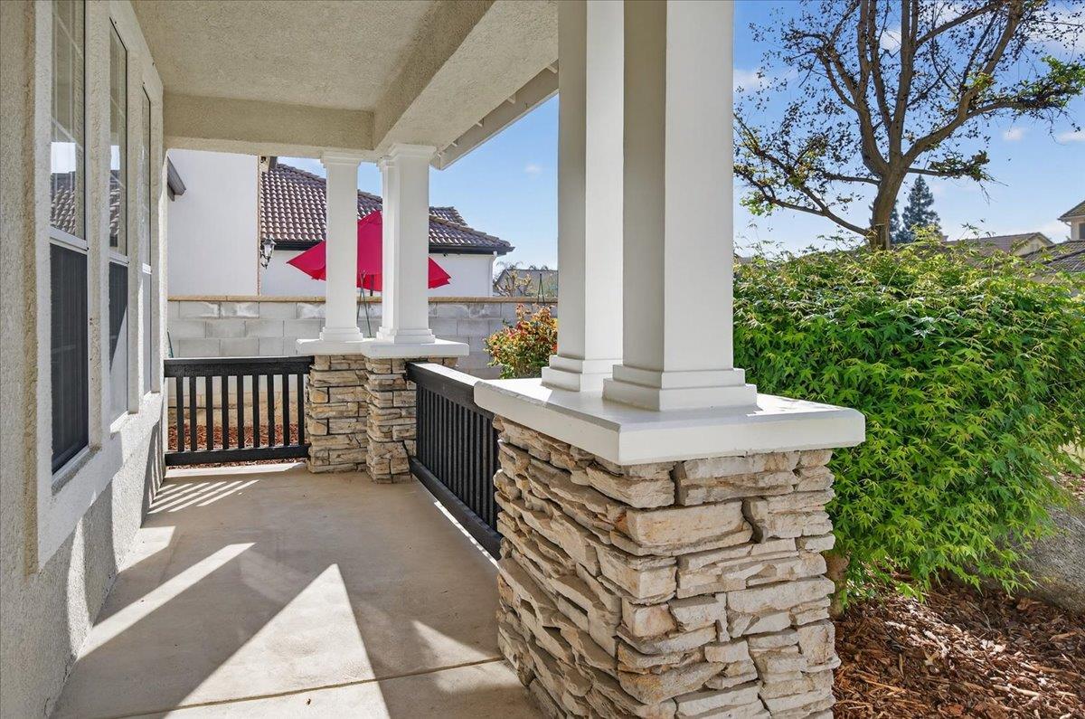 1942 E Desert Island Dr, Fresno, CA 93730