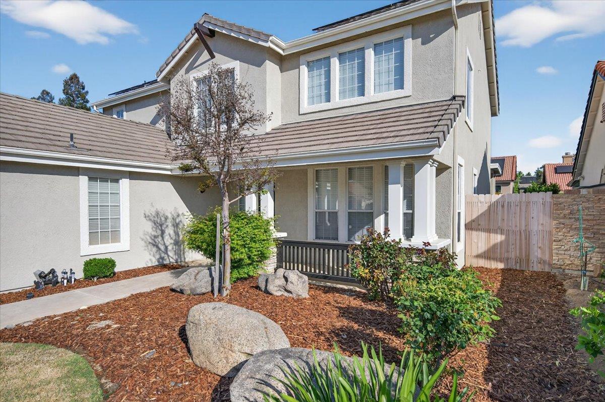 1942 E Desert Island Dr, Fresno, CA 93730