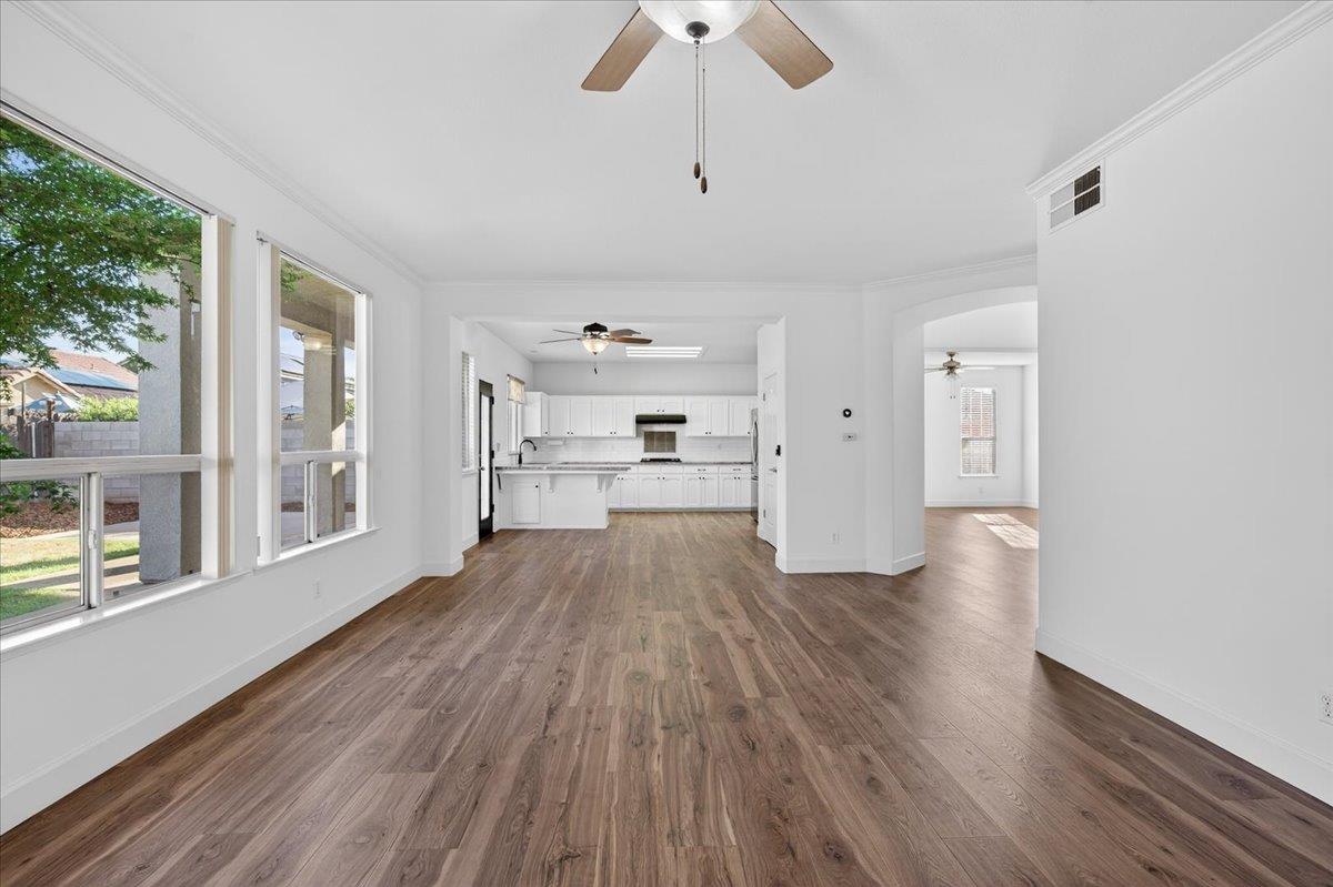 1942 E Desert Island Dr, Fresno, CA 93730