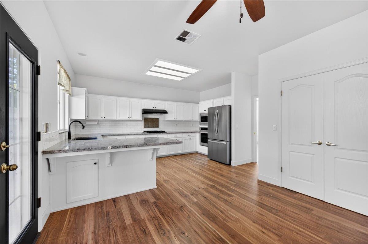 1942 E Desert Island Dr, Fresno, CA 93730