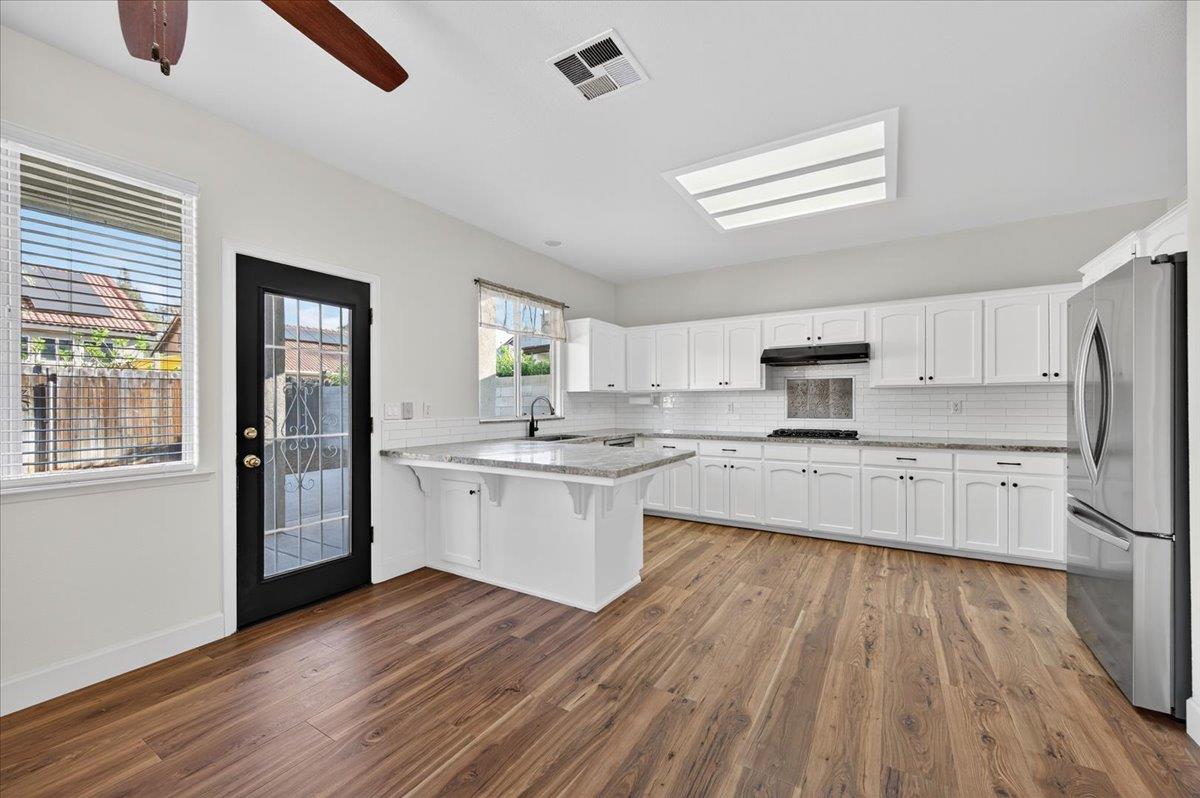 1942 E Desert Island Dr, Fresno, CA 93730