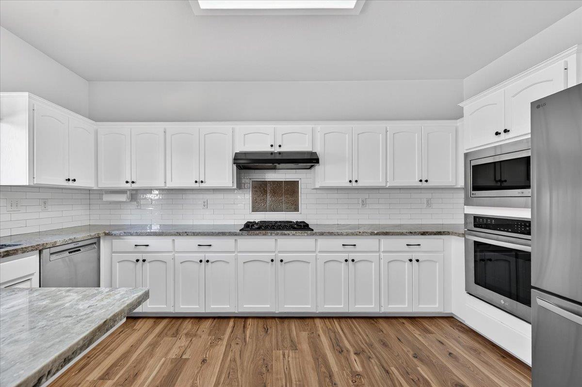 1942 E Desert Island Dr, Fresno, CA 93730