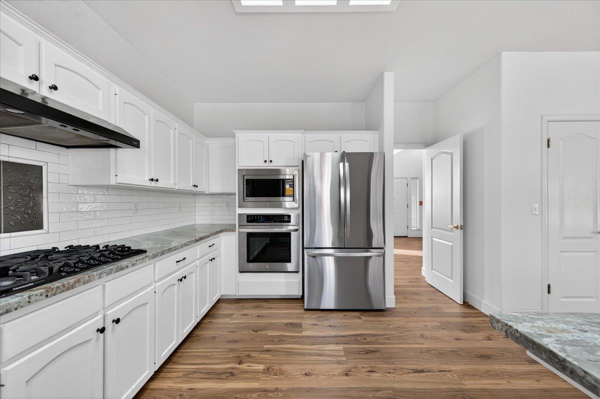 1942 E Desert Island Dr, Fresno, CA 93730