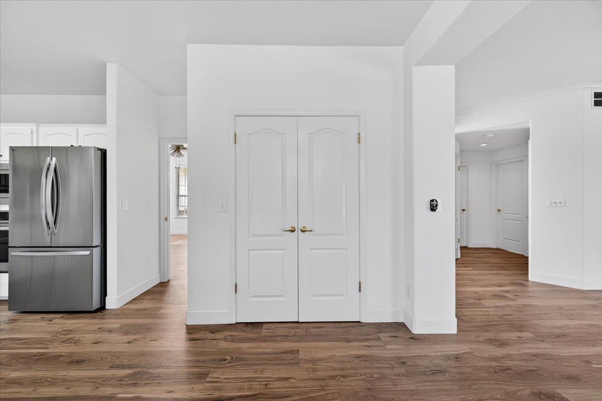 1942 E Desert Island Dr, Fresno, CA 93730