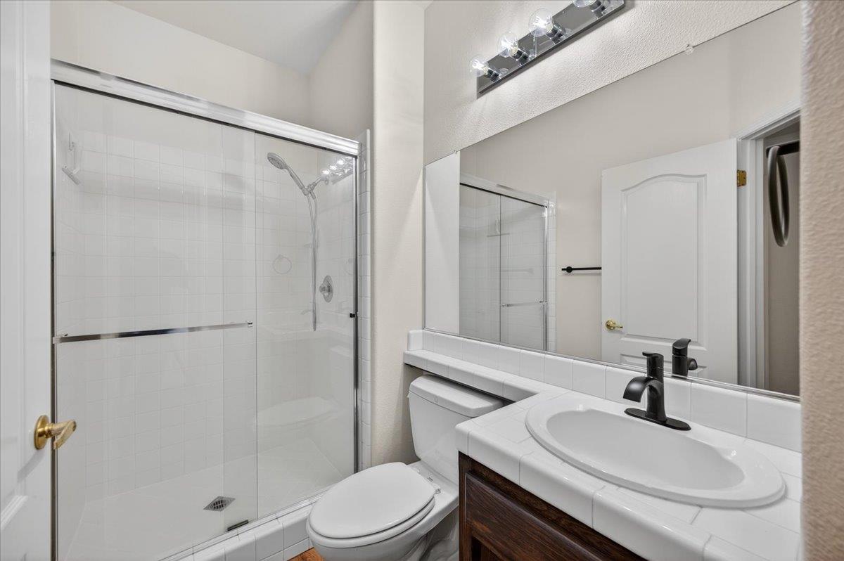 1942 E Desert Island Dr, Fresno, CA 93730