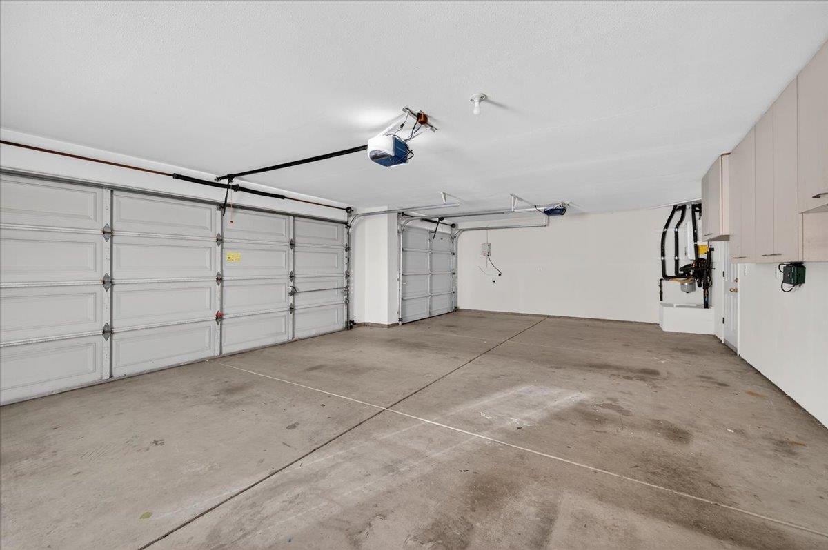 1942 E Desert Island Dr, Fresno, CA 93730