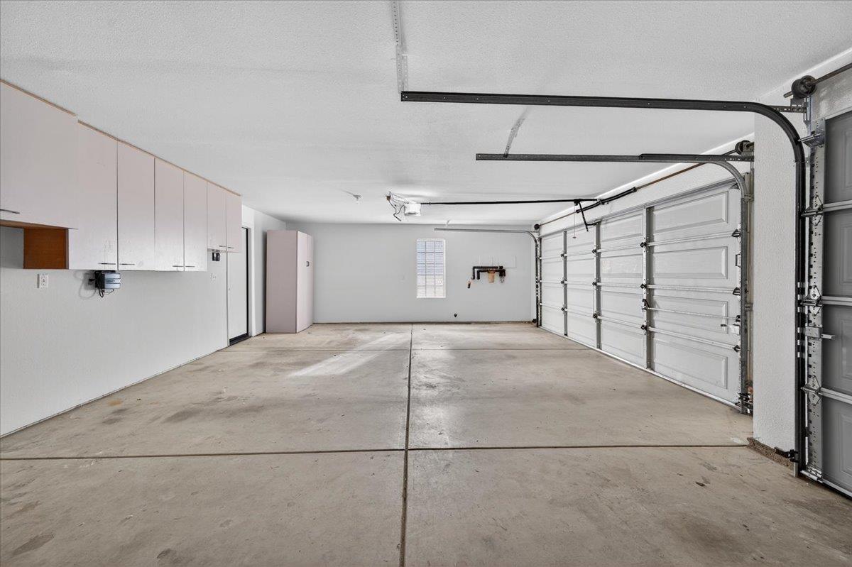 1942 E Desert Island Dr, Fresno, CA 93730