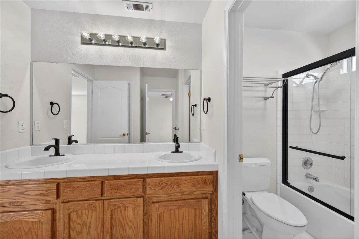 1942 E Desert Island Dr, Fresno, CA 93730