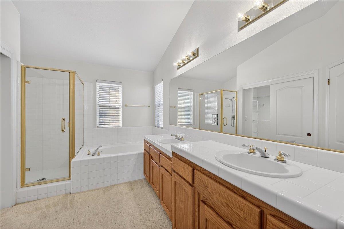 1942 E Desert Island Dr, Fresno, CA 93730