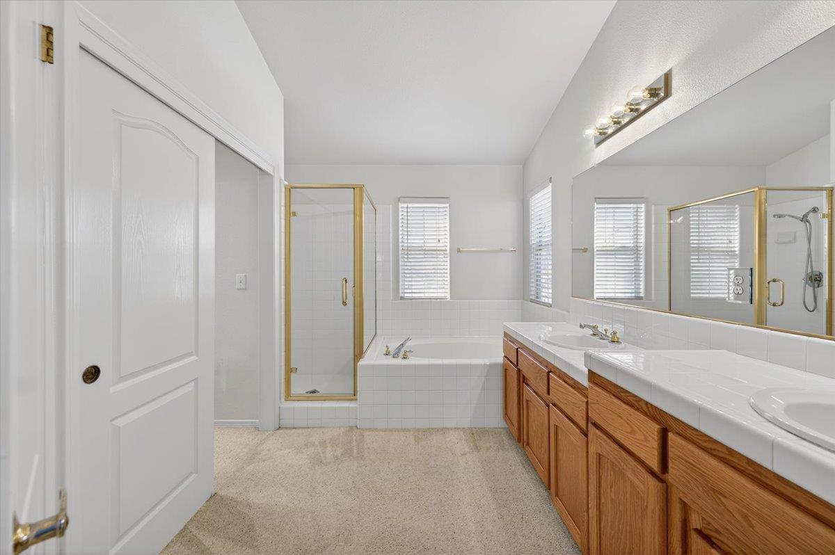 1942 E Desert Island Dr, Fresno, CA 93730