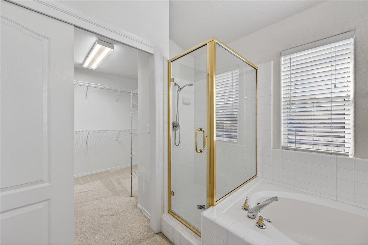 1942 E Desert Island Dr, Fresno, CA 93730