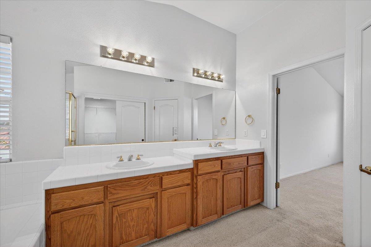 1942 E Desert Island Dr, Fresno, CA 93730