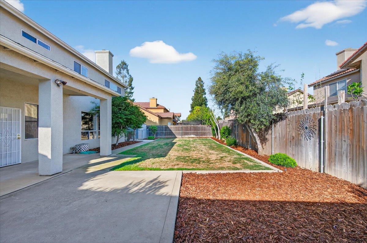 1942 E Desert Island Dr, Fresno, CA 93730