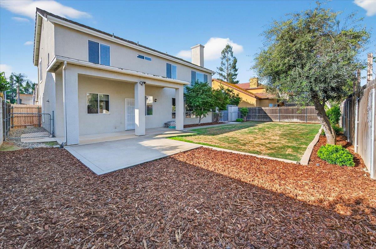 1942 E Desert Island Dr, Fresno, CA 93730