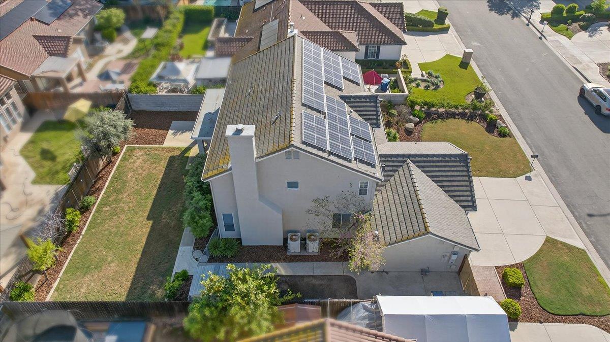 1942 E Desert Island Dr, Fresno, CA 93730