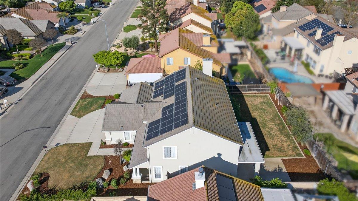 1942 E Desert Island Dr, Fresno, CA 93730