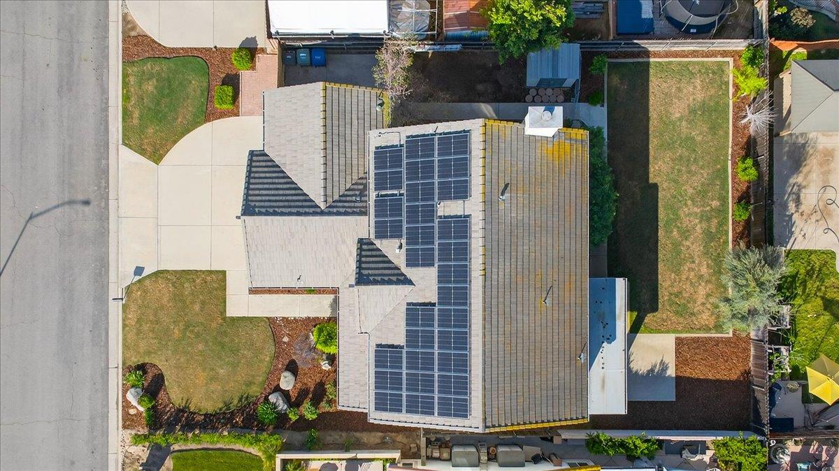 1942 E Desert Island Dr, Fresno, CA 93730