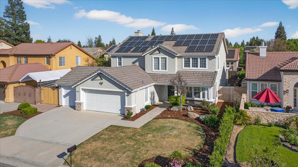 1942 E Desert Island Dr, Fresno, CA 93730