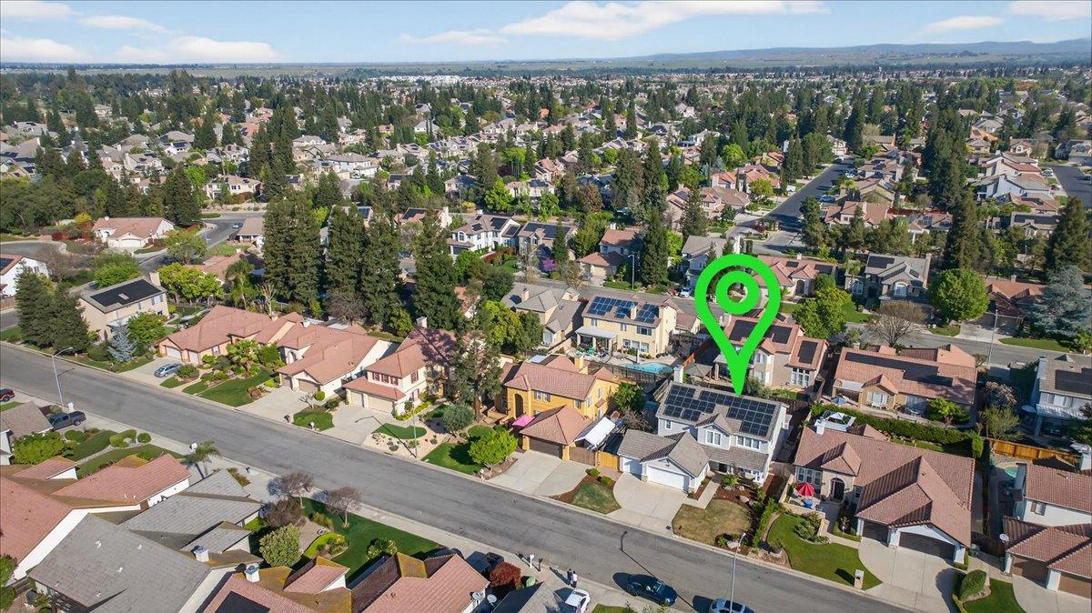 1942 E Desert Island Dr, Fresno, CA 93730