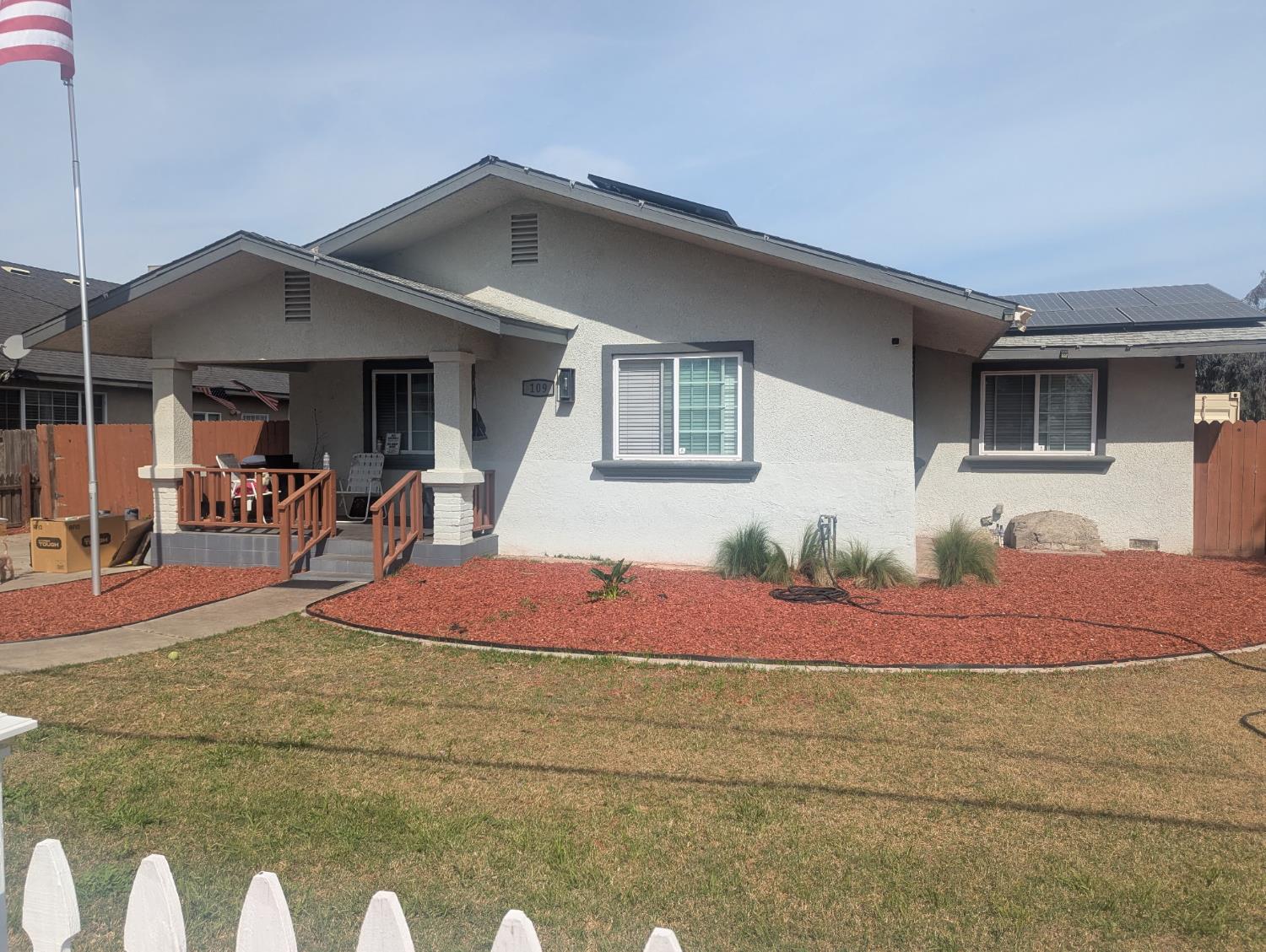 109 W Lewis St, Madera, CA 93637