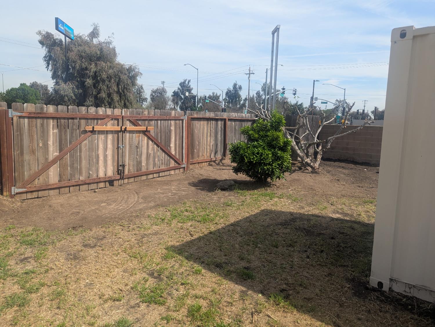 109 W Lewis St, Madera, CA 93637