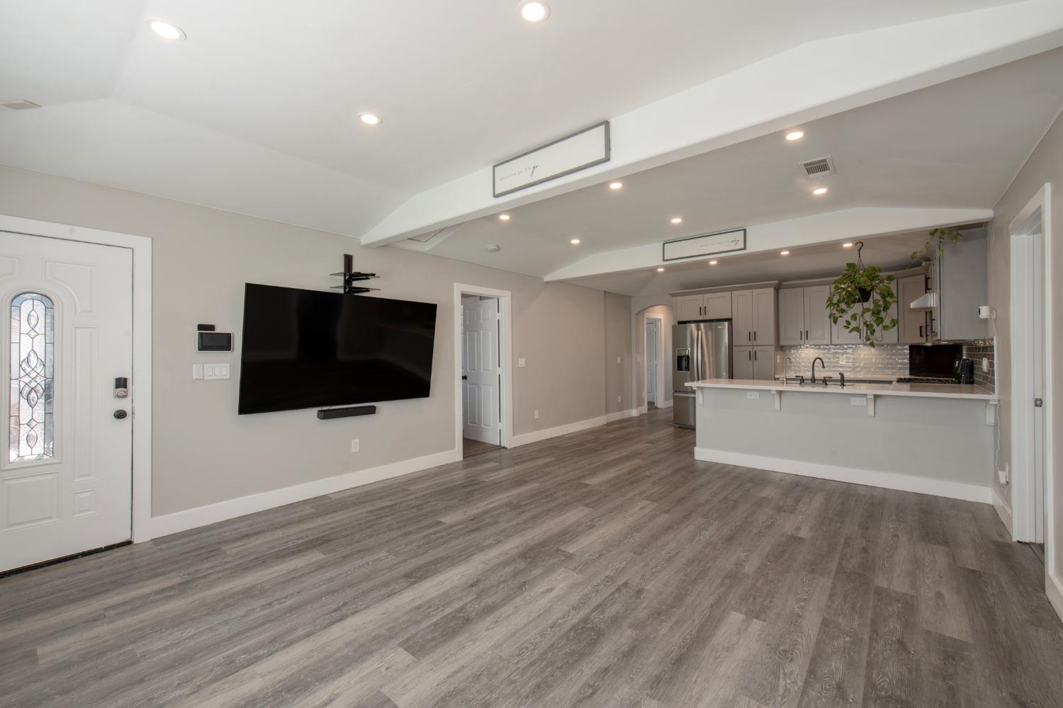 109 W Lewis St, Madera, CA 93637